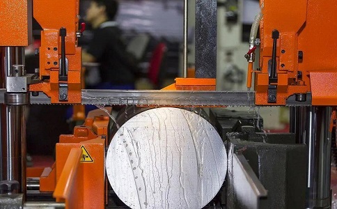 邕宁立式金属带锯床切削出现跑带故障解决方法！